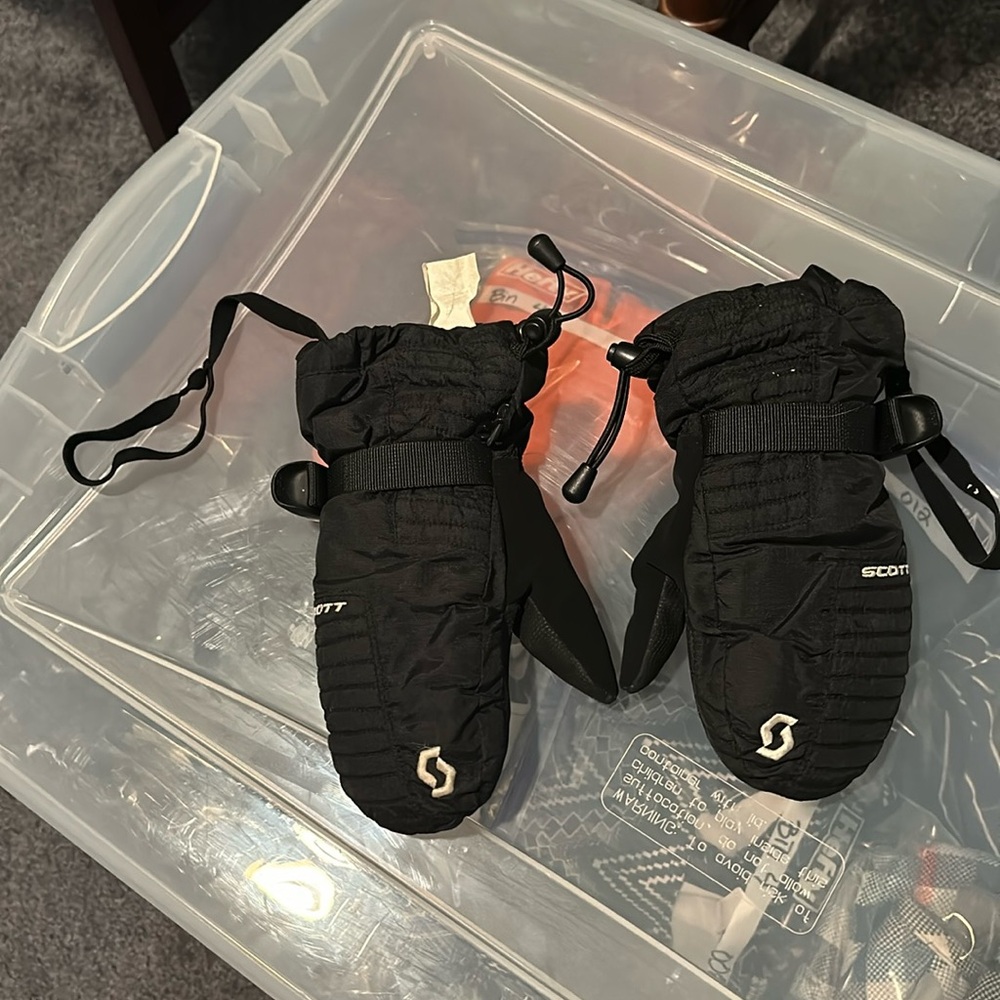 Black Mittens Size 6